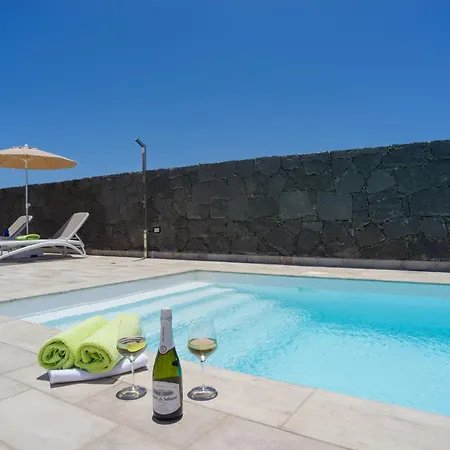 Ereza Artenara Villa *